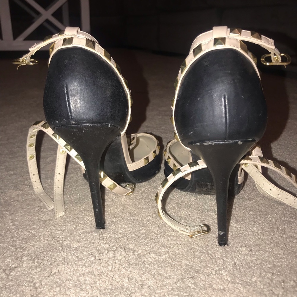 Heels - Picture 3 of 4